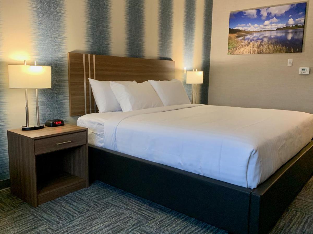 Meridian Inn & Suites Regina Airport Exteriér fotografie