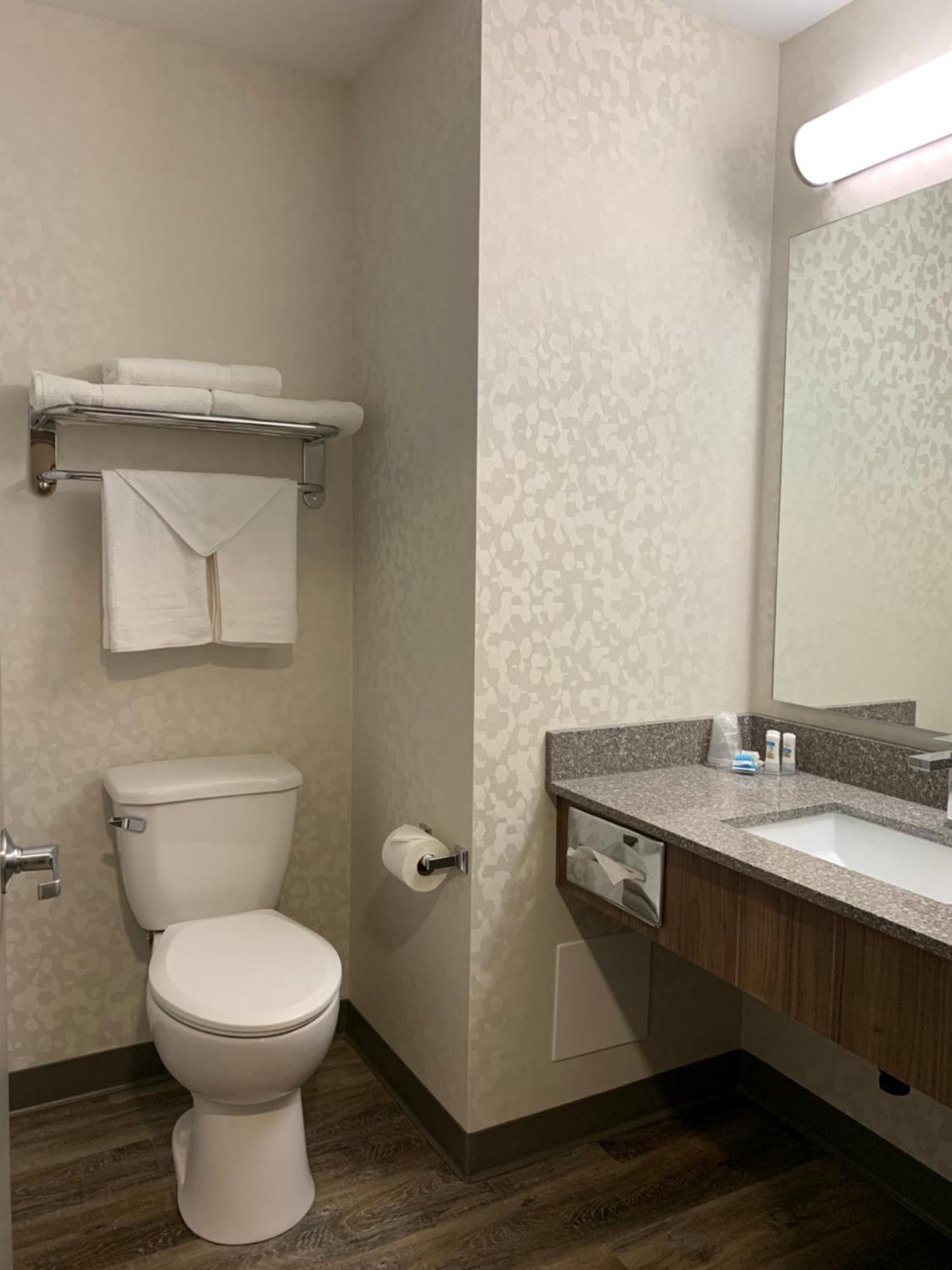 Meridian Inn & Suites Regina Airport Pokoj fotografie